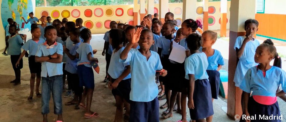El ministro de Juventud y Deportes de Santo Tomé y Príncipe recibe a la Fundación Real Madrid