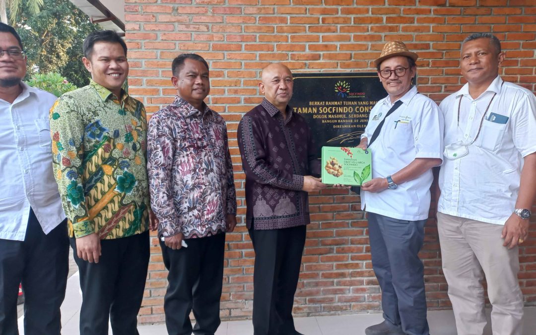 A visit from Minister of Cooperatives and Small and Medium Enterprises (SMEs) of Indonesia, Mr Teten Masduki and his team to Socfindo Conservation (en translation)