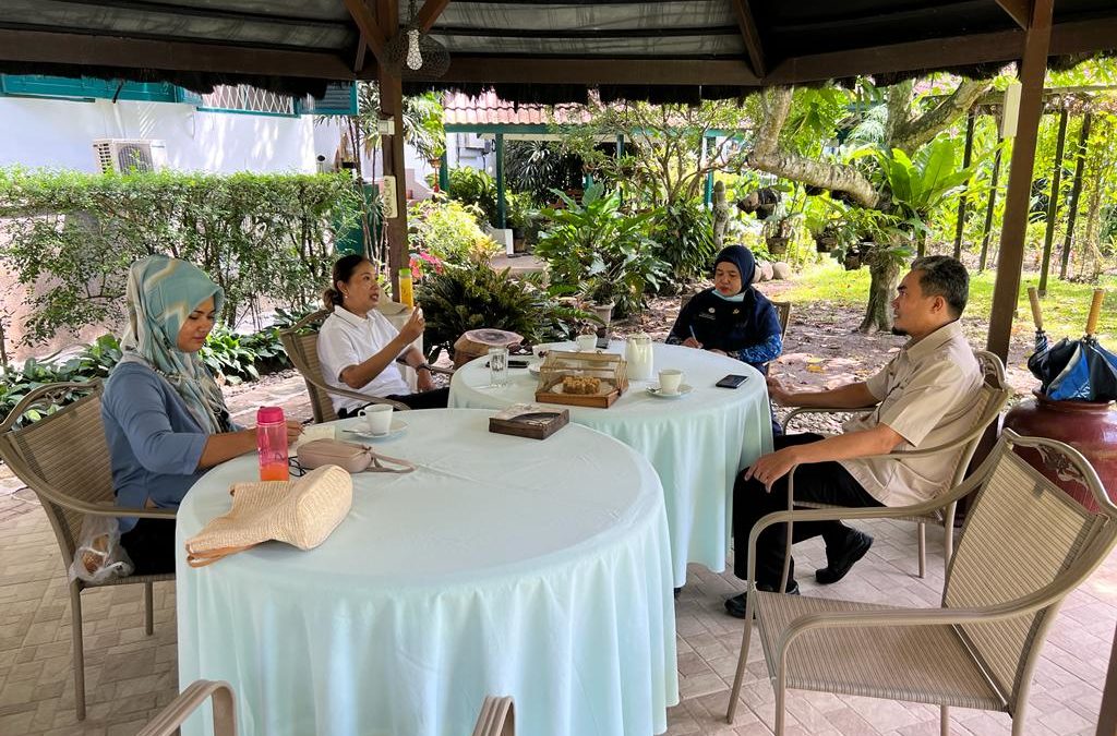 Community services project between  Socfindo Conservation Foundation with ASPETRI (Indonesian Traditional Herb Medicine Association) (en translation)